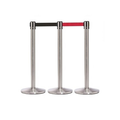que manager and stanchion post